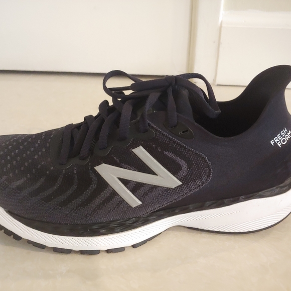 New Balance Women's W860B11 - Picture 9 of 11